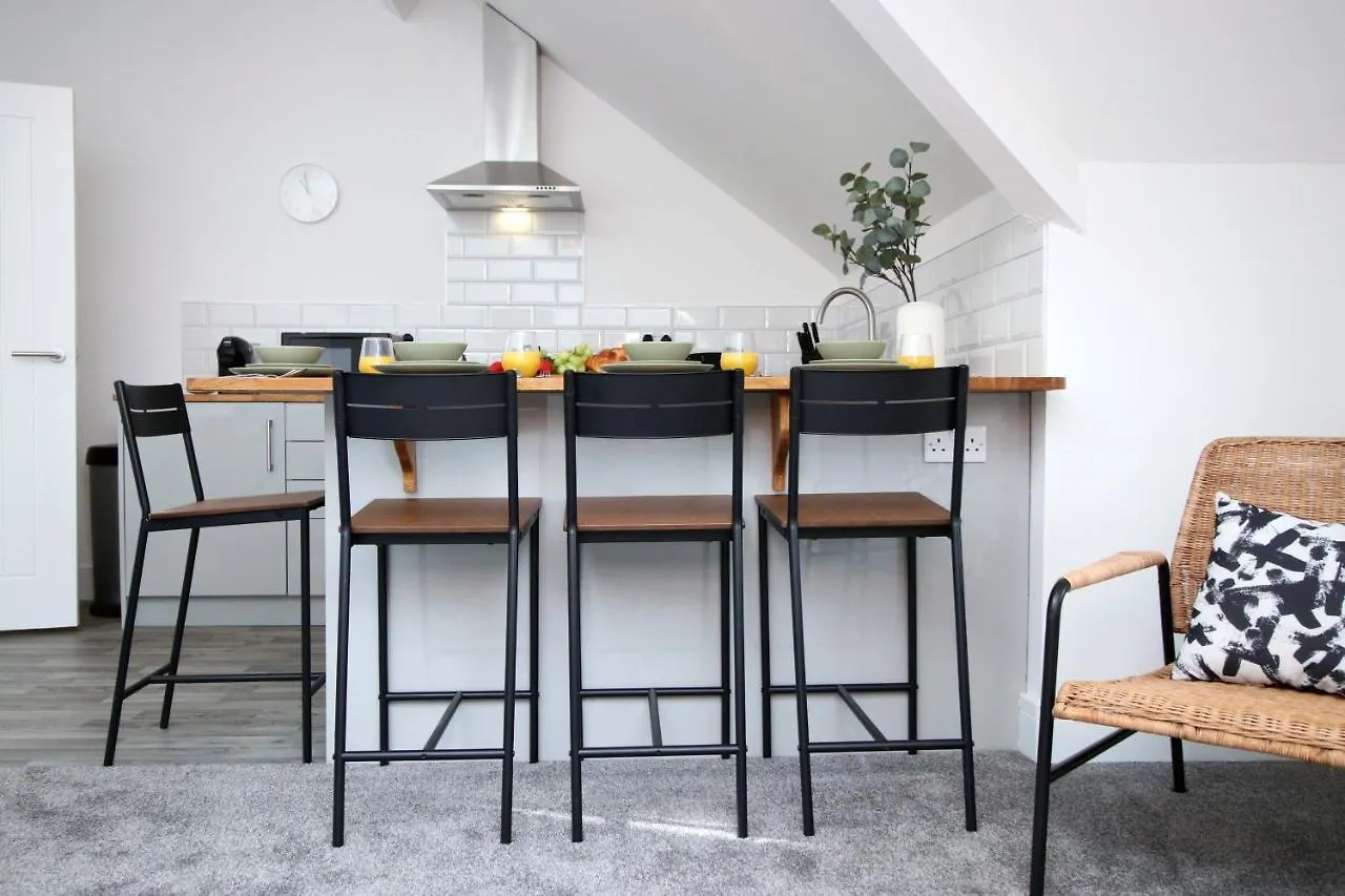 No 49 City Apartments, Perfect For Business And Leisure Stays, 10 Min Drive Into City Centre, Easy Access To Local Transport, 1Br And 2Br Available, Free Parking Cardiff Apartment