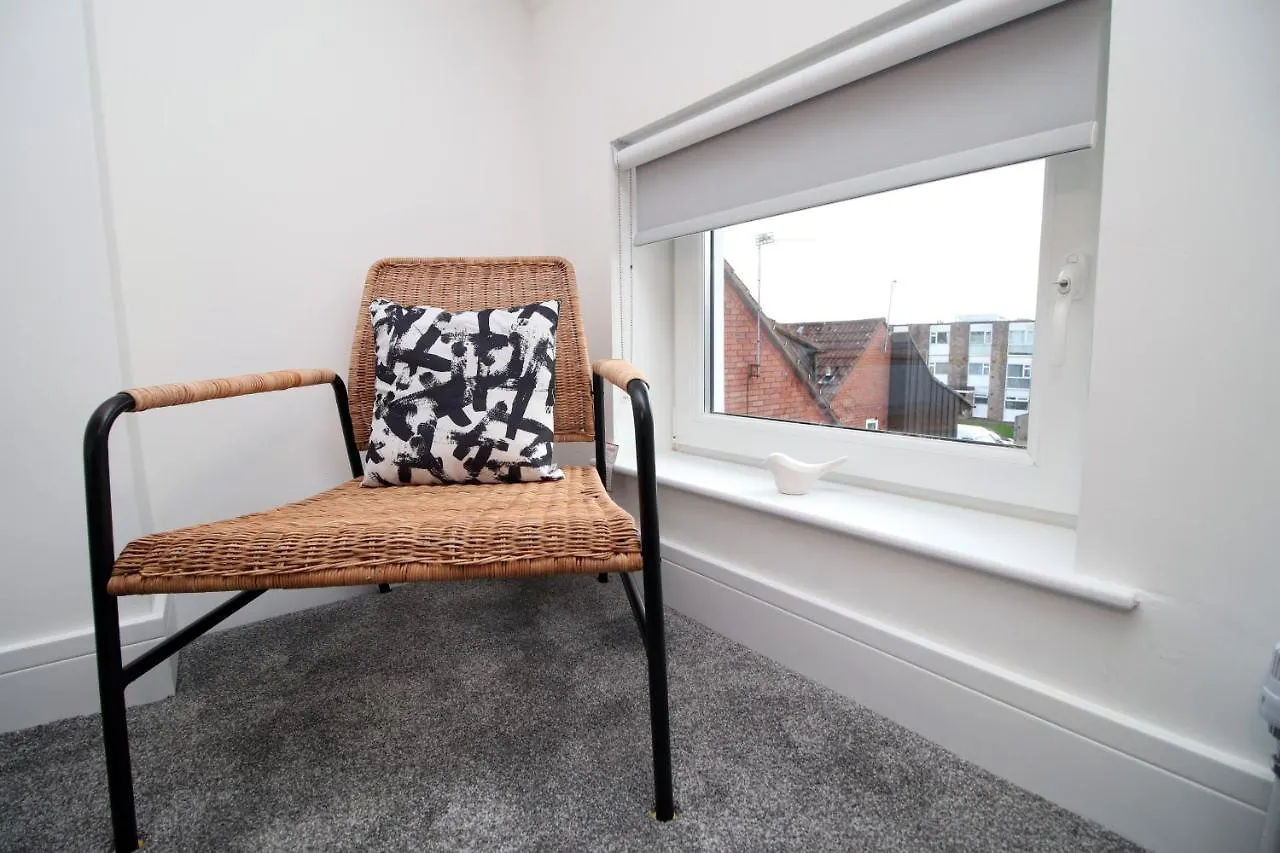 No 49 City Apartments, Perfect For Business And Leisure Stays, 10 Min Drive Into City Centre, Easy Access To Local Transport, 1Br And 2Br Available, Free Parking Cardiff