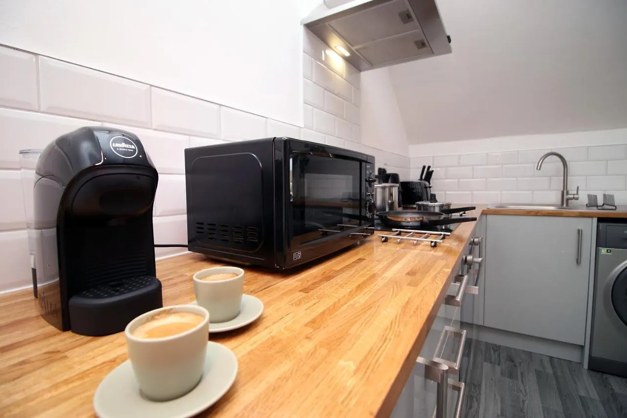 Apartment No 49 City Apartments, Perfect For Business And Leisure Stays, 10 Min Drive Into City Centre, Easy Access To Local Transport, 1Br And 2Br Available, Free Parking Cardiff