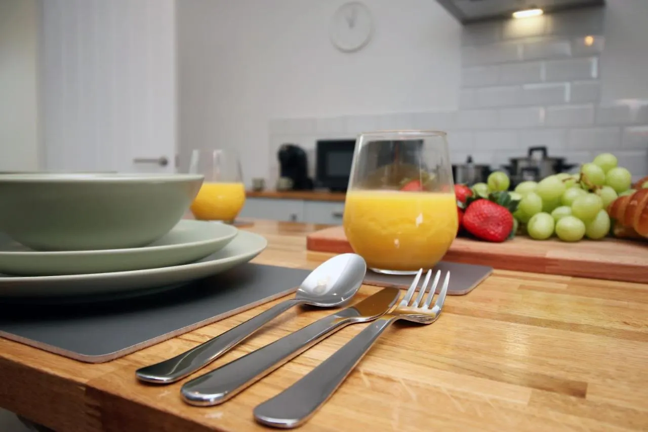 No 49 City Apartments, Perfect For Business And Leisure Stays, 10 Min Drive Into City Centre, Easy Access To Local Transport, 1Br And 2Br Available, Free Parking Cardiff 0*,
