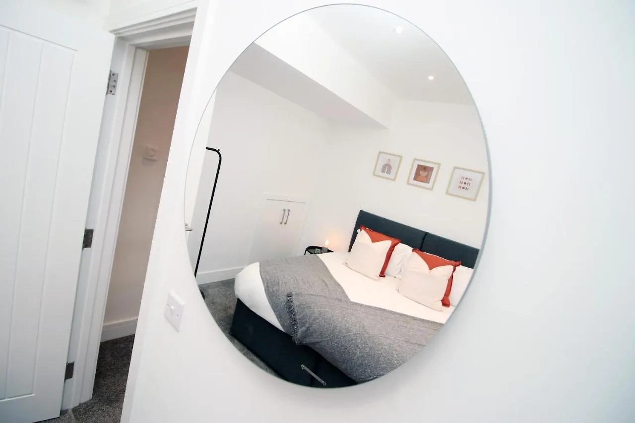 No 49 City Apartments, Perfect For Business And Leisure Stays, 10 Min Drive Into City Centre, Easy Access To Local Transport, 1Br And 2Br Available, Free Parking Cardiff Apartment