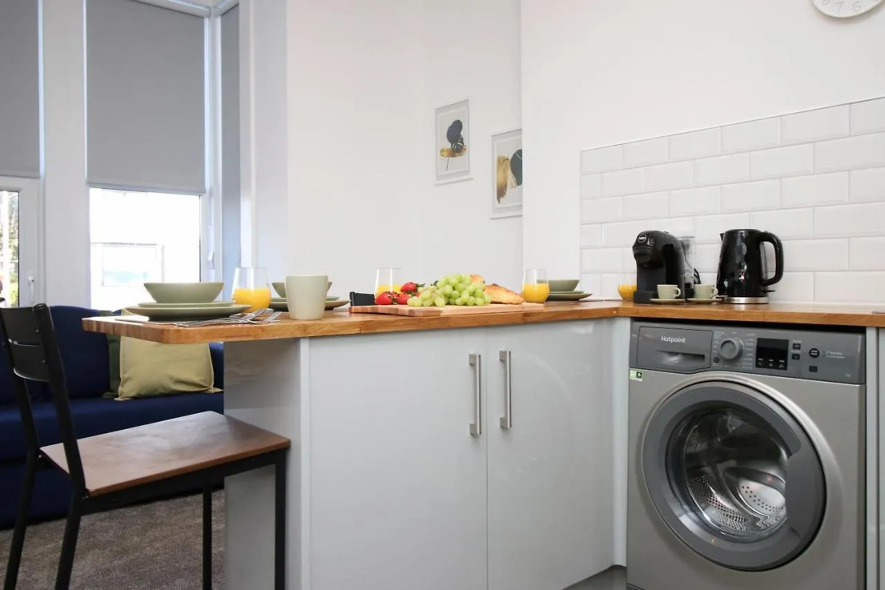 No 49 City Apartments, Perfect For Business And Leisure Stays, 10 Min Drive Into City Centre, Easy Access To Local Transport, 1Br And 2Br Available, Free Parking Cardiff Apartment
