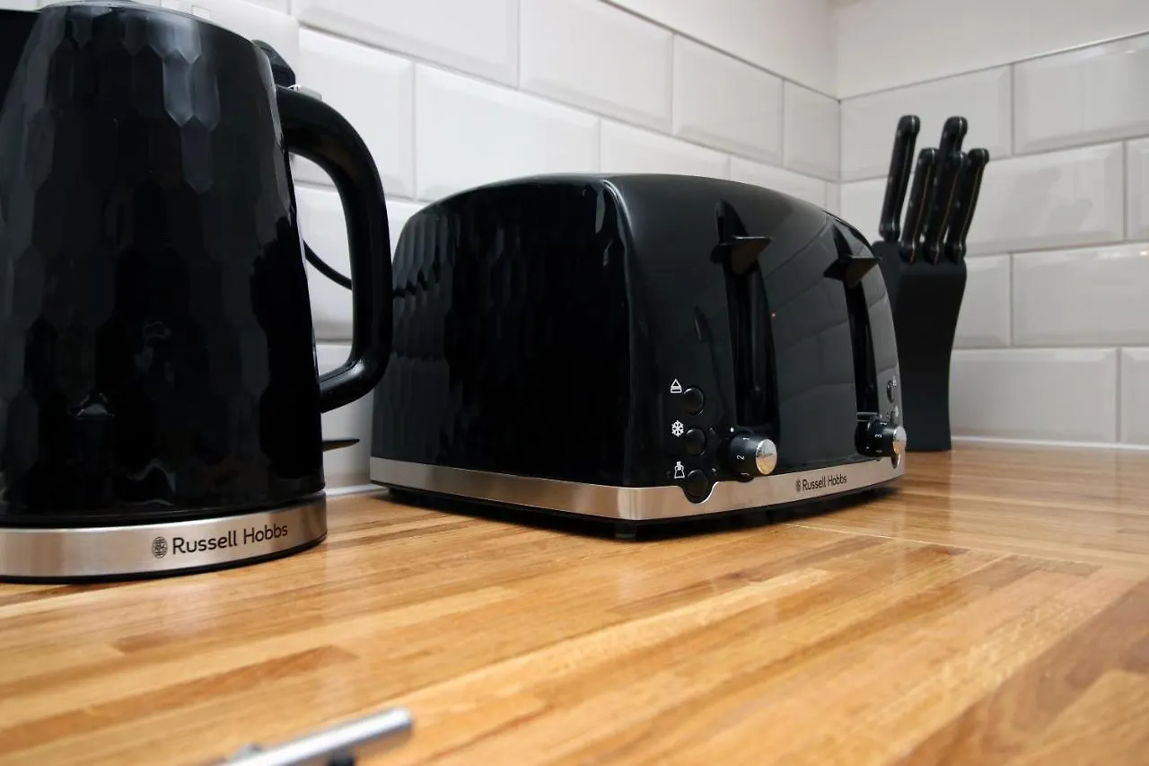 No 49 City Apartments, Perfect For Business And Leisure Stays, 10 Min Drive Into City Centre, Easy Access To Local Transport, 1Br And 2Br Available, Free Parking Cardiff United Kingdom
