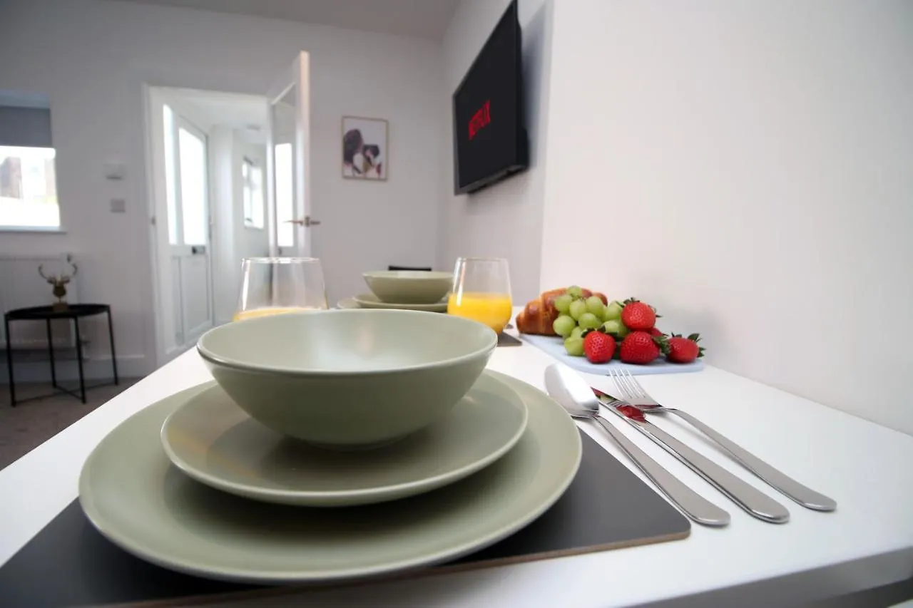 Apartment No 49 City Apartments, Perfect For Business And Leisure Stays, 10 Min Drive Into City Centre, Easy Access To Local Transport, 1Br And 2Br Available, Free Parking Cardiff