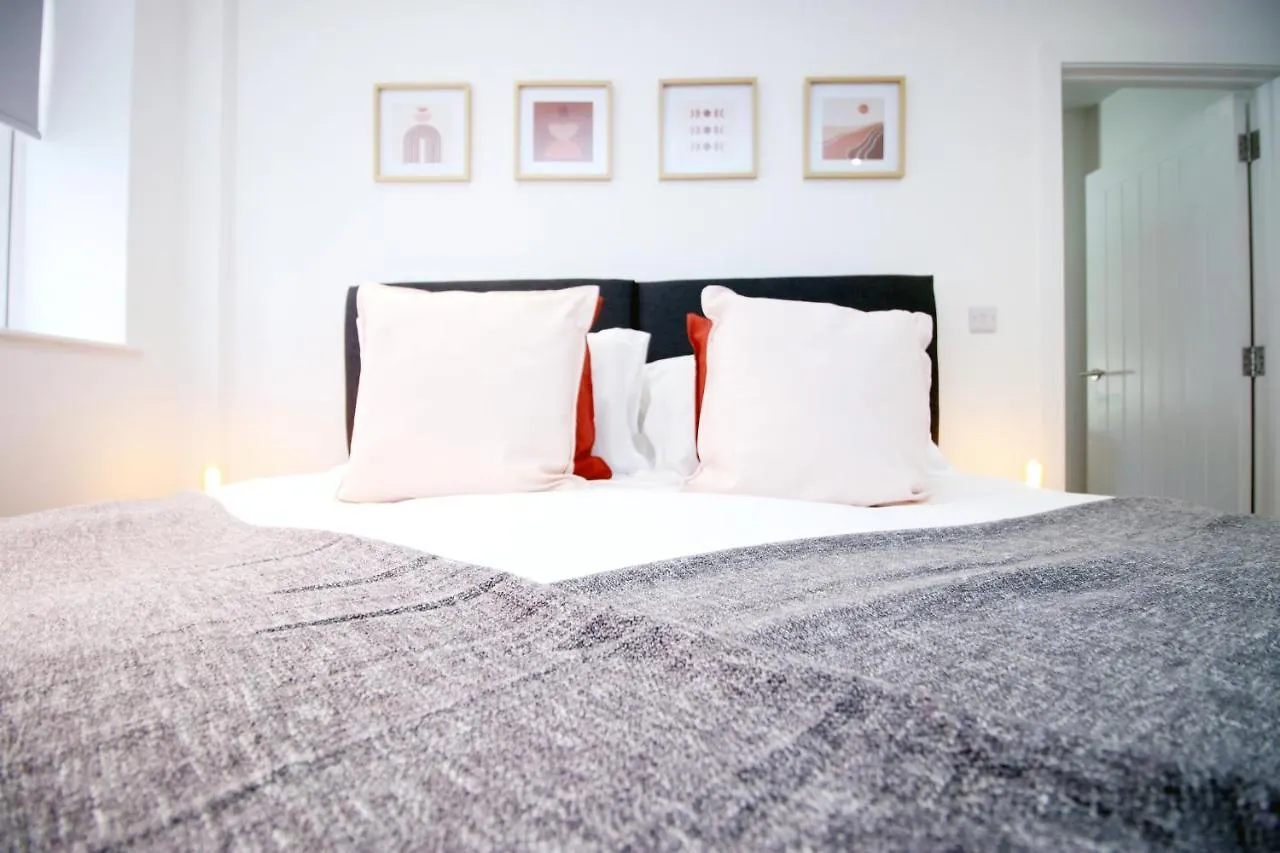 No 49 City Apartments, Perfect For Business And Leisure Stays, 10 Min Drive Into City Centre, Easy Access To Local Transport, 1Br And 2Br Available, Free Parking Cardiff Apartment