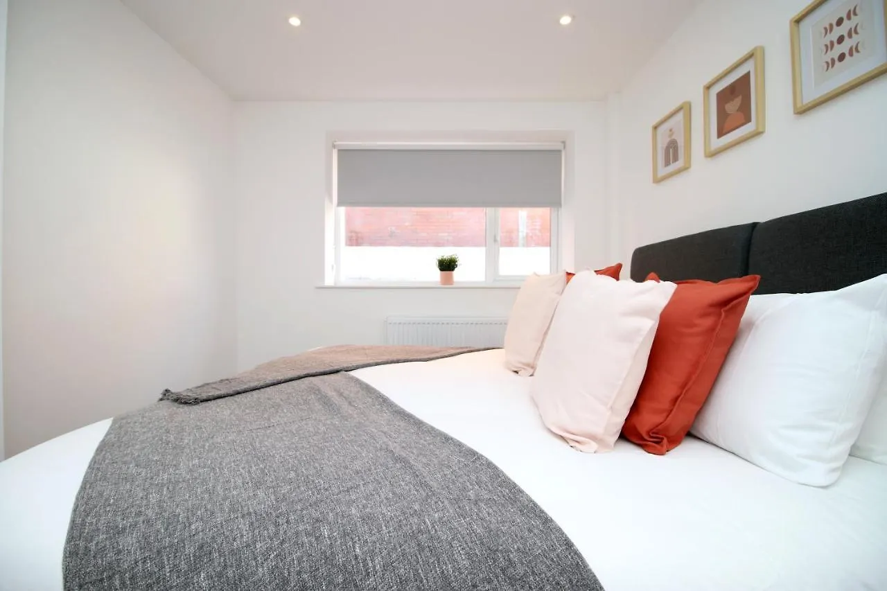 No 49 City Apartments, Perfect For Business And Leisure Stays, 10 Min Drive Into City Centre, Easy Access To Local Transport, 1Br And 2Br Available, Free Parking Cardiff