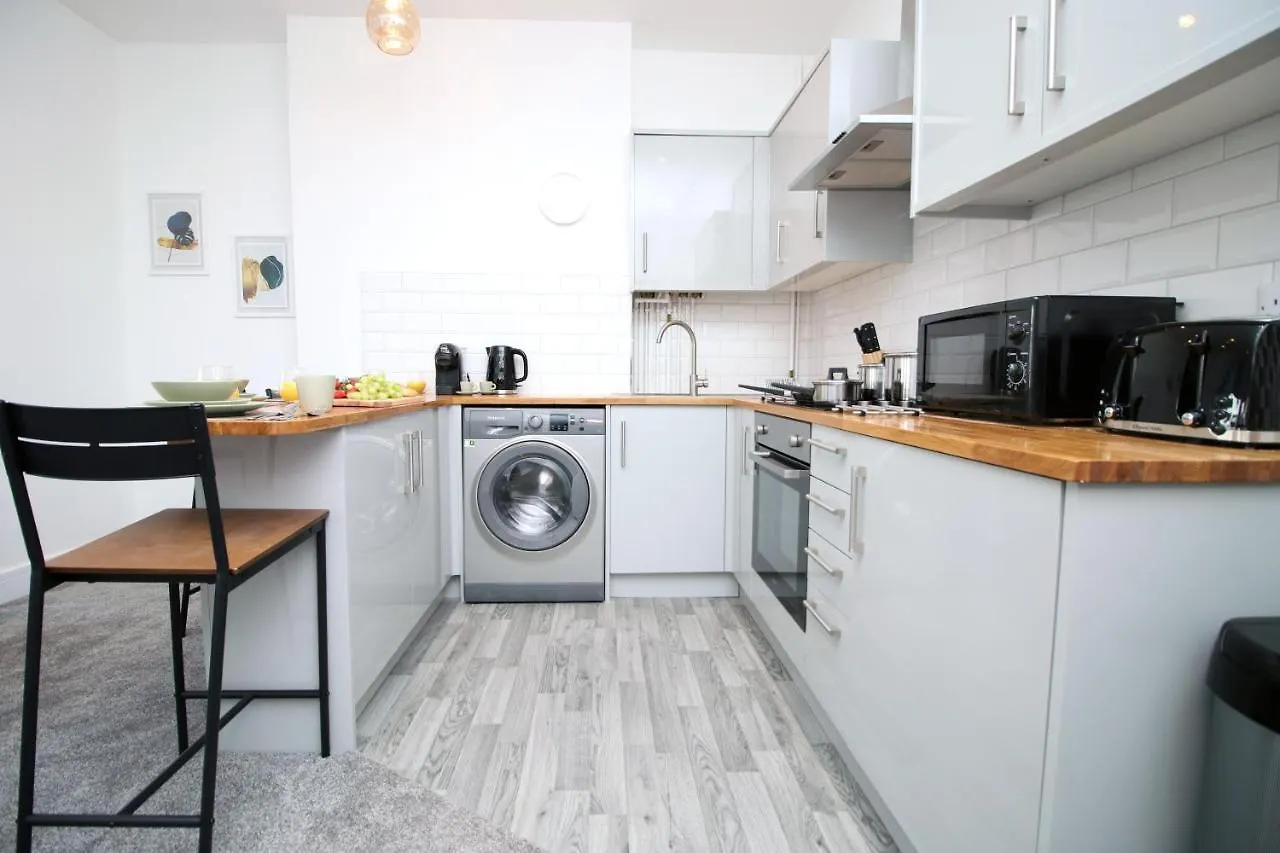Apartment No 49 City Apartments, Perfect For Business And Leisure Stays, 10 Min Drive Into City Centre, Easy Access To Local Transport, 1Br And 2Br Available, Free Parking Cardiff United Kingdom