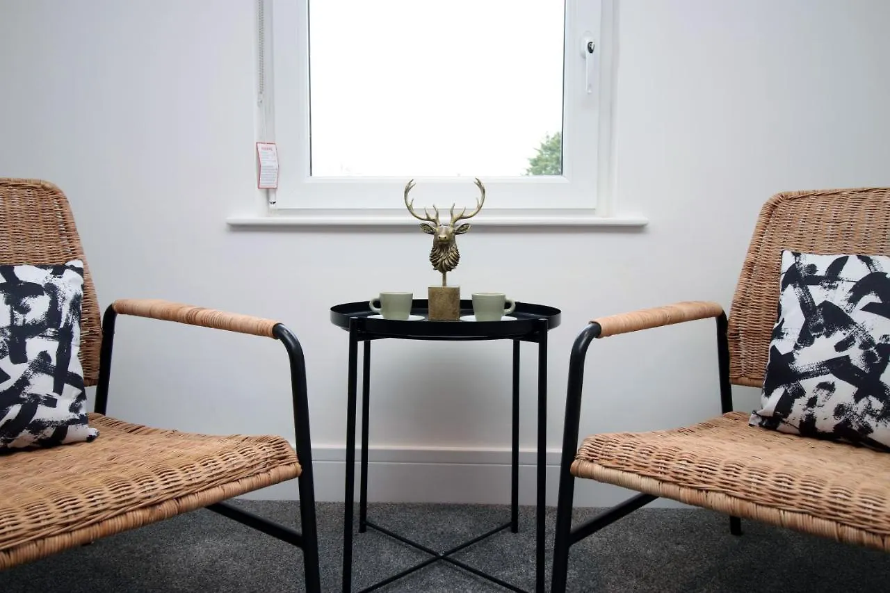 No 49 City Apartments, Perfect For Business And Leisure Stays, 10 Min Drive Into City Centre, Easy Access To Local Transport, 1Br And 2Br Available, Free Parking Cardiff Apartment