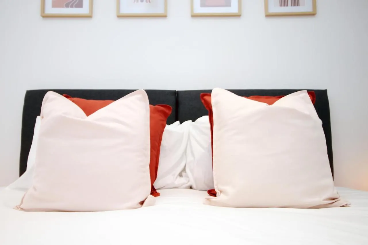 No 49 City Apartments, Perfect For Business And Leisure Stays, 10 Min Drive Into City Centre, Easy Access To Local Transport, 1Br And 2Br Available, Free Parking Cardiff Apartment