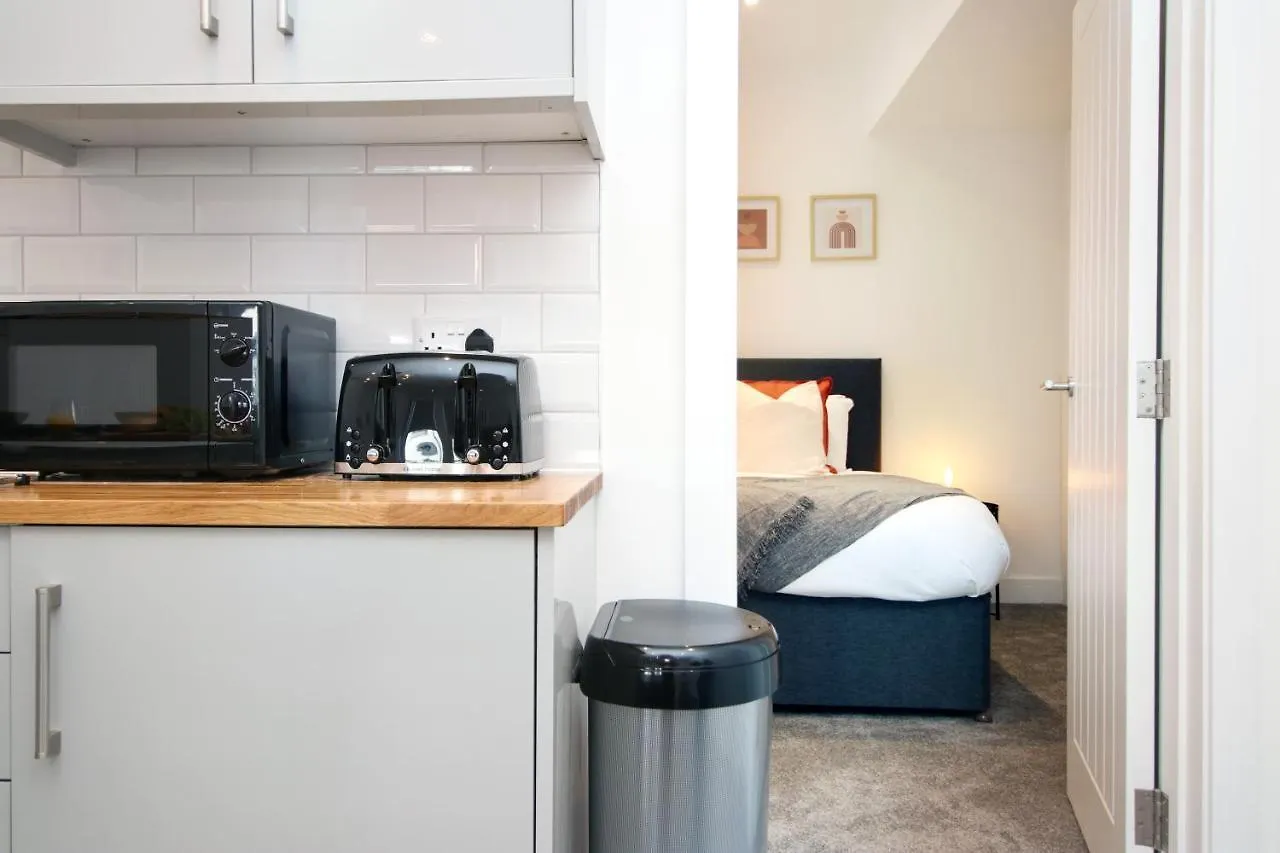 Apartment No 49 City Apartments, Perfect For Business And Leisure Stays, 10 Min Drive Into City Centre, Easy Access To Local Transport, 1Br And 2Br Available, Free Parking Cardiff