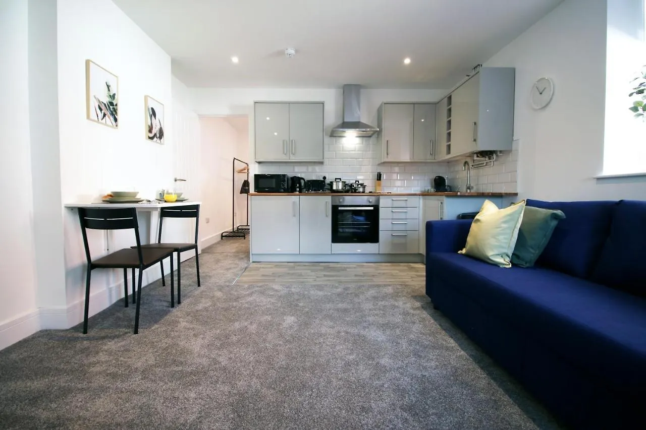 No 49 City Apartments, Perfect For Business And Leisure Stays, 10 Min Drive Into City Centre, Easy Access To Local Transport, 1Br And 2Br Available, Free Parking Cardiff Apartment