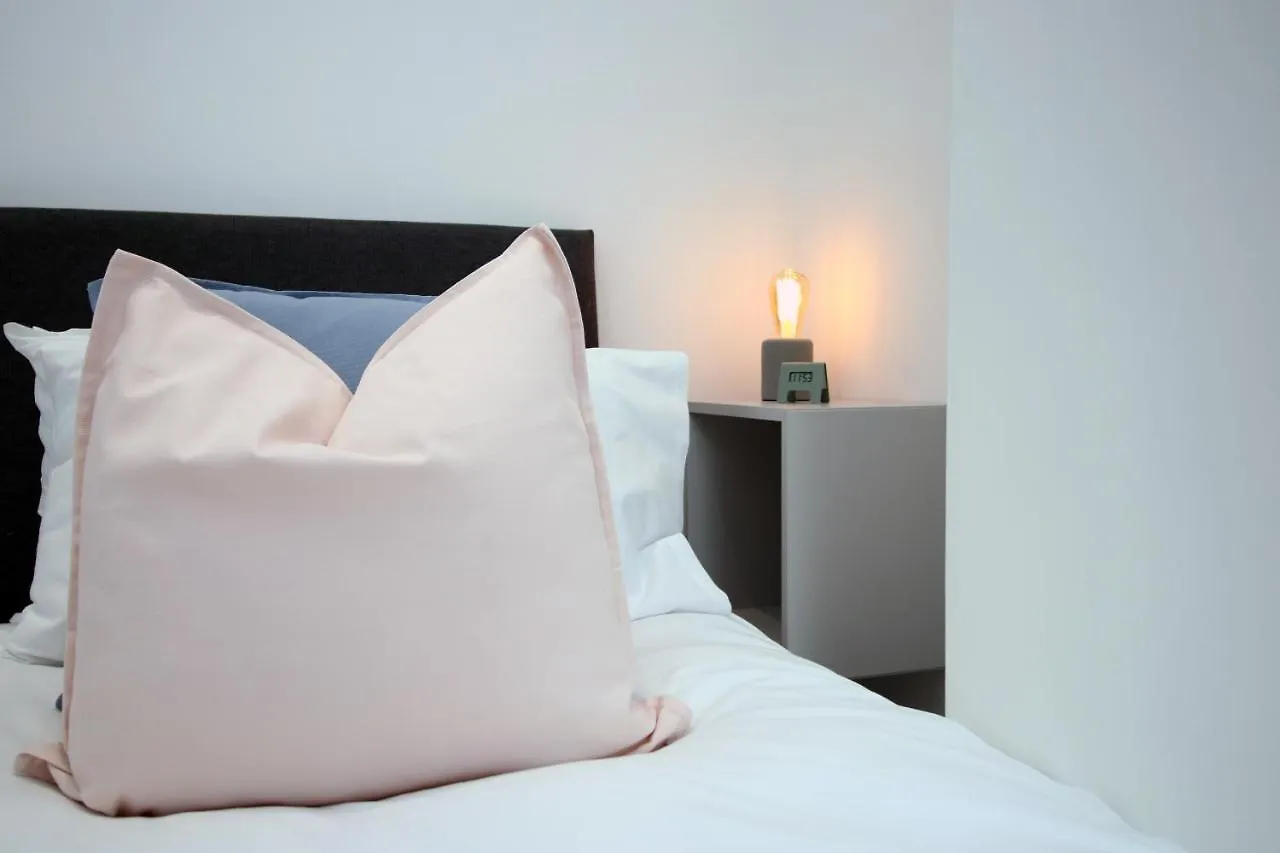 No 49 City Apartments, Perfect For Business And Leisure Stays, 10 Min Drive Into City Centre, Easy Access To Local Transport, 1Br And 2Br Available, Free Parking Cardiff Apartment