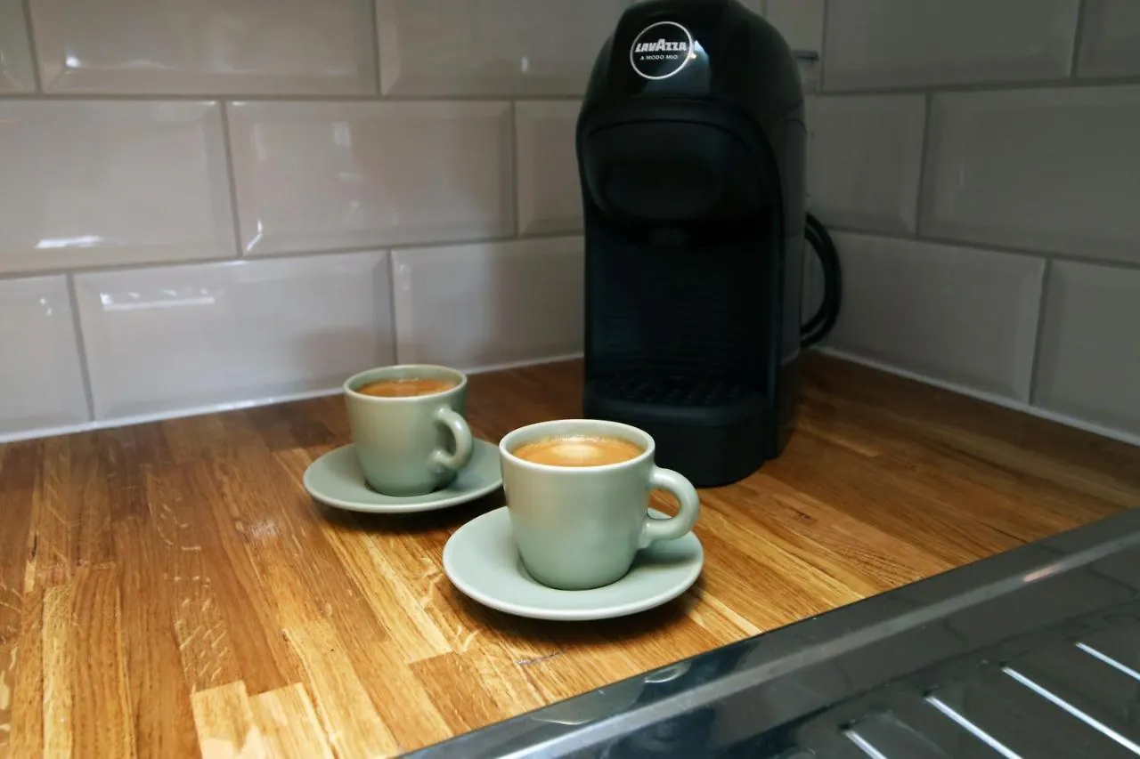 No 49 City Apartments, Perfect For Business And Leisure Stays, 10 Min Drive Into City Centre, Easy Access To Local Transport, 1Br And 2Br Available, Free Parking Cardiff