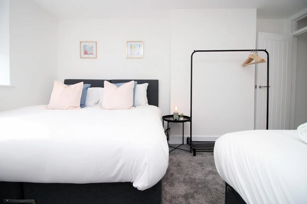 No 49 City Apartments, Perfect For Business And Leisure Stays, 10 Min Drive Into City Centre, Easy Access To Local Transport, 1Br And 2Br Available, Free Parking Cardiff Apartment