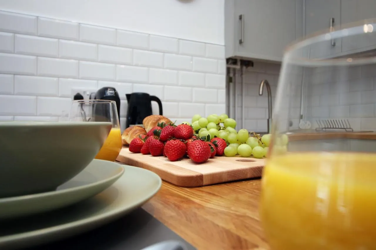 Apartment No 49 City Apartments, Perfect For Business And Leisure Stays, 10 Min Drive Into City Centre, Easy Access To Local Transport, 1Br And 2Br Available, Free Parking Cardiff